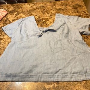Short sleeved light top